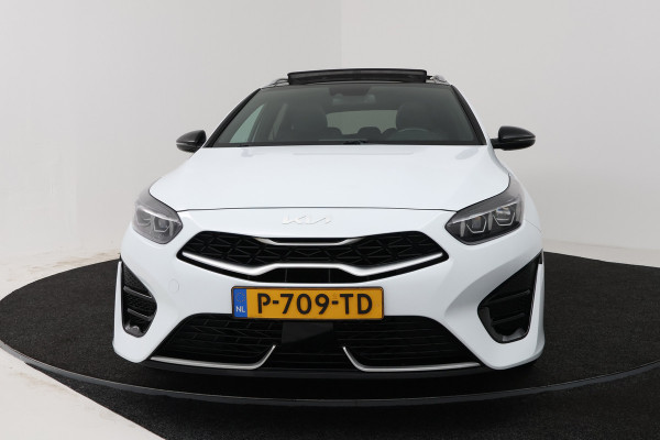 Kia Ceed Sportswagon 1.5 T-GDi GT-Line (PANORAMADAK, STOEL/STUUR VERWARMING, CAMERA, NAVIGATIE, PARKEERSENSOREN)