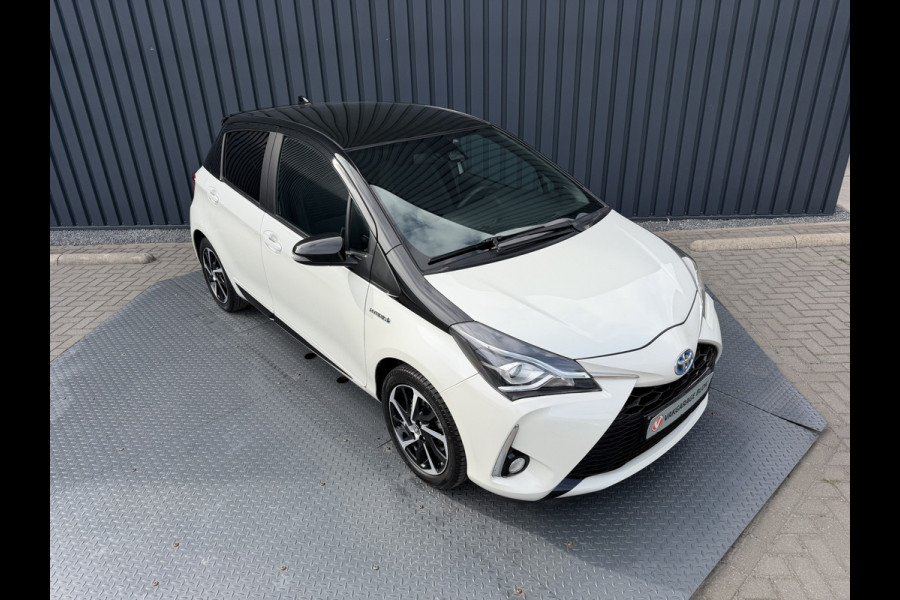 Toyota Yaris 1.5 Hybrid Bi-Tone Plus | Pano dak | PDC Achter | 10 jr GARANTIE | Rijklaar!!