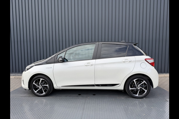 Toyota Yaris 1.5 Hybrid Bi-Tone Plus | Pano dak | PDC Achter | 10 jr GARANTIE | Rijklaar!!