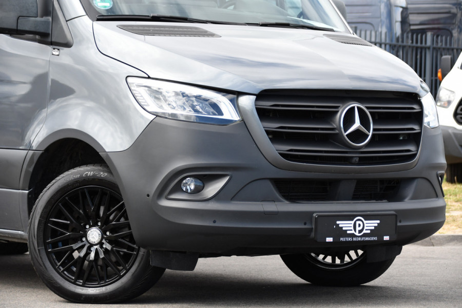 Mercedes-Benz Sprinter 319 V6 3.0 CDI L2H2 DC PB Edition 360 Camera, Cruise, Carplay, Automaat, LED, Stoelverwarming, 10,5'' Mbux, Multimedia, Geveerde stoel, 190pk, Trekhaak, Uniek!