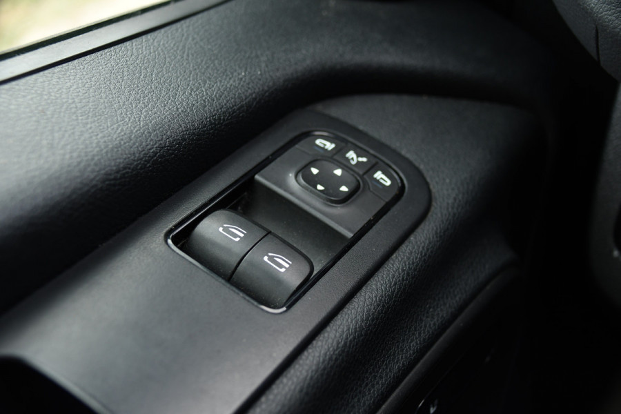 Mercedes-Benz Sprinter 319 V6 3.0 CDI L2H2 DC PB Edition 360 Camera, Cruise, Carplay, Automaat, LED, Stoelverwarming, 10,5'' Mbux, Multimedia, Geveerde stoel, 190pk, Trekhaak, Uniek!