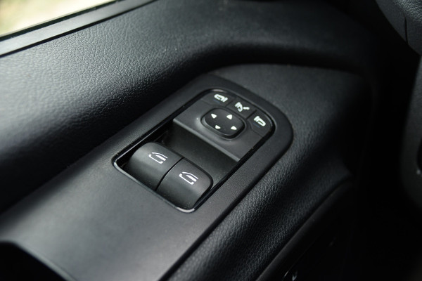 Mercedes-Benz Sprinter 319 V6 3.0 CDI L2H2 DC PB Edition 360 Camera, Cruise, Carplay, Automaat, LED, Stoelverwarming, 10,5'' Mbux, Multimedia, Geveerde stoel, 190pk, Trekhaak, Uniek!