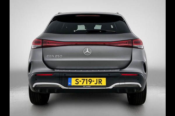 Mercedes-Benz EQA 250 Business Solution AMG 67 kWh | AMG line | MBUX wide screen | Designo grijs | Stoelverwarming | Achteruitrij camera Inclusief 24 maanden MB Certified garantie voor Europa.
