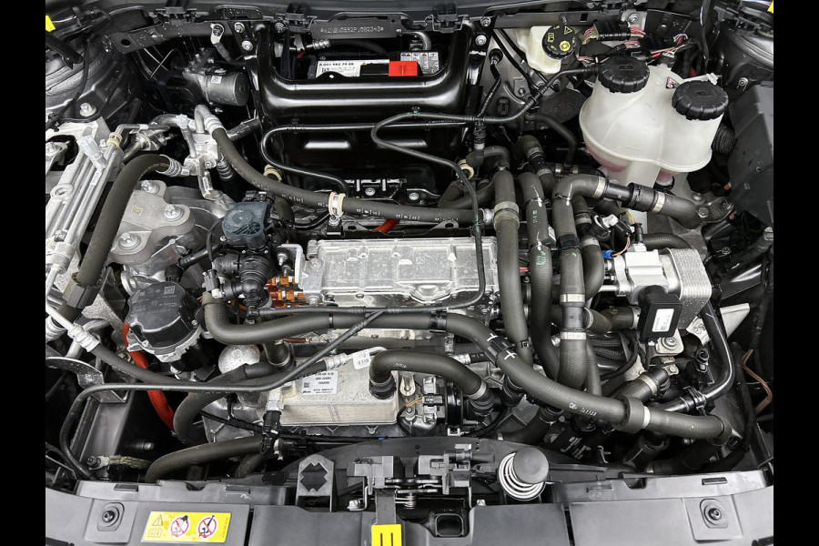 Mercedes-Benz EQA 250 Business Solution AMG 67 kWh | AMG line | MBUX wide screen | Designo grijs | Stoelverwarming | Achteruitrij camera Inclusief 24 maanden MB Certified garantie voor Europa.