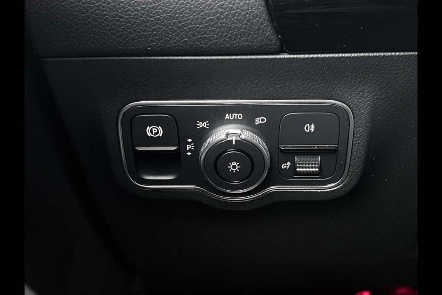Mercedes-Benz EQA 250 Business Solution AMG 67 kWh | AMG line | MBUX wide screen | Designo grijs | Stoelverwarming | Achteruitrij camera Inclusief 24 maanden MB Certified garantie voor Europa.