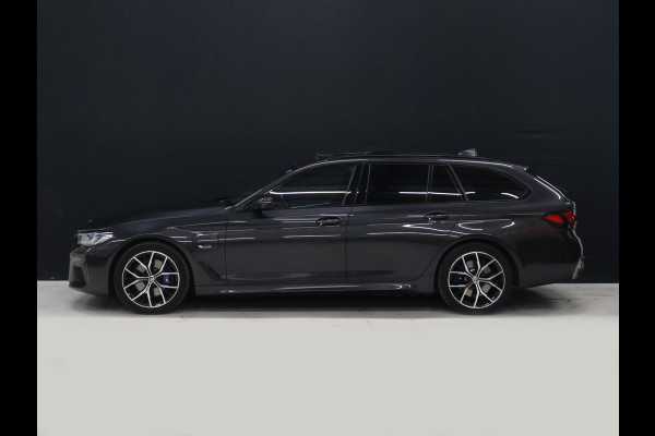 BMW 5 Serie Touring 530e M Sport [SCHUIFKANTELDAK, ELEKTRISCHE TREKHAAK, APPLE CARPLAY, STOELVERWARMING, MEMORY, DIGITAL DASH, CAMERA, CRUISE CONTROL, PDC V + A, NAVIGATIE, NIEUWSTAAT]
