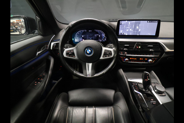 BMW 5 Serie Touring 530e M Sport [SCHUIFKANTELDAK, ELEKTRISCHE TREKHAAK, APPLE CARPLAY, STOELVERWARMING, MEMORY, DIGITAL DASH, CAMERA, CRUISE CONTROL, PDC V + A, NAVIGATIE, NIEUWSTAAT]
