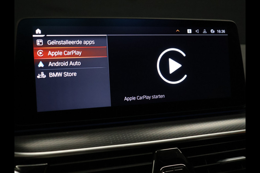 BMW 5 Serie Touring 530e M Sport [SCHUIFKANTELDAK, ELEKTRISCHE TREKHAAK, APPLE CARPLAY, STOELVERWARMING, MEMORY, DIGITAL DASH, CAMERA, CRUISE CONTROL, PDC V + A, NAVIGATIE, NIEUWSTAAT]