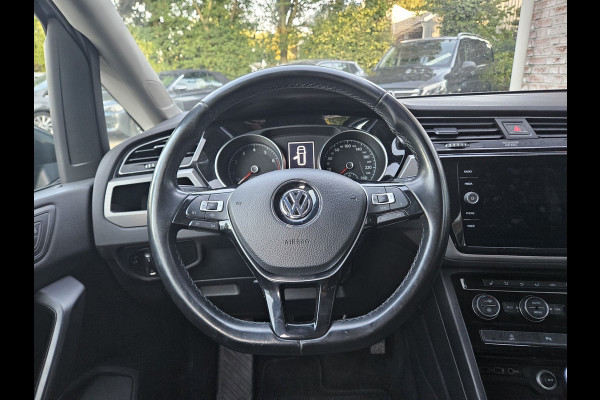 Volkswagen Touran 1.0 TSI Comfortline Business Carplay! Trekhaak! Airco/Clima! Cruise Control! Nette Auto!