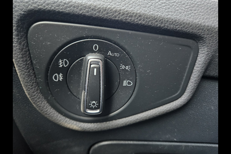 Volkswagen Touran 1.0 TSI Comfortline Business Carplay! Trekhaak! Airco/Clima! Cruise Control! Nette Auto!