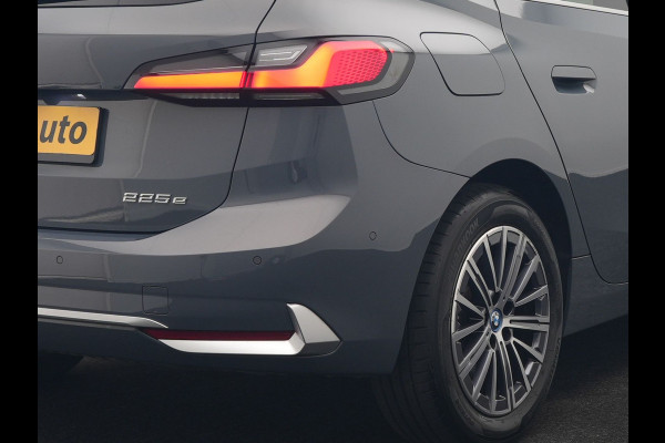BMW 2 Serie Active Tourer 225e xDrive Luxury Line PHEV 245pk Dealer O.H | Trekhaak | Panodak | Adaptive Cruise | Lederen Sportstoelen Massage & Memory | Stoelen & Stuur Verwarmd | Blis | Sfeerverlichting | Apple Carplay | Widescreen Navigatie | Plug In Hybrid |