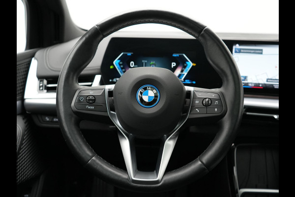 BMW 2 Serie Active Tourer 225e xDrive Luxury Line PHEV 245pk Dealer O.H | Trekhaak | Panodak | Adaptive Cruise | Lederen Sportstoelen Massage & Memory | Stoelen & Stuur Verwarmd | Blis | Sfeerverlichting | Apple Carplay | Widescreen Navigatie | Plug In Hybrid |