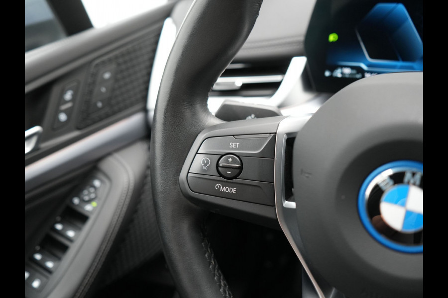 BMW 2 Serie Active Tourer 225e xDrive Luxury Line PHEV 245pk Dealer O.H | Trekhaak | Panodak | Adaptive Cruise | Lederen Sportstoelen Massage & Memory | Stoelen & Stuur Verwarmd | Blis | Sfeerverlichting | Apple Carplay | Widescreen Navigatie | Plug In Hybrid |