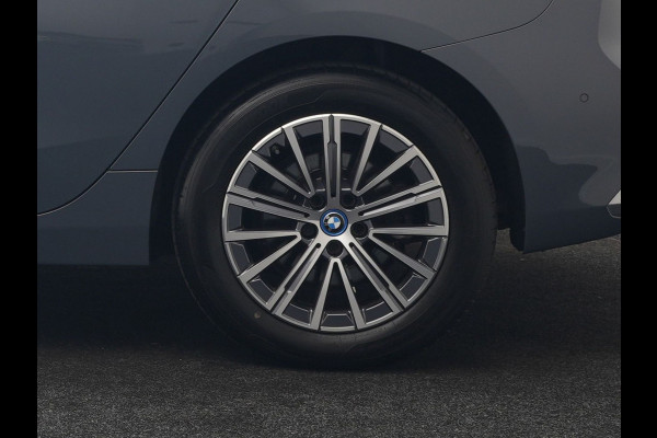 BMW 2 Serie Active Tourer 225e xDrive Luxury Line PHEV 245pk Dealer O.H | Trekhaak | Panodak | Adaptive Cruise | Lederen Sportstoelen Massage & Memory | Stoelen & Stuur Verwarmd | Blis | Sfeerverlichting | Apple Carplay | Widescreen Navigatie | Plug In Hybrid |