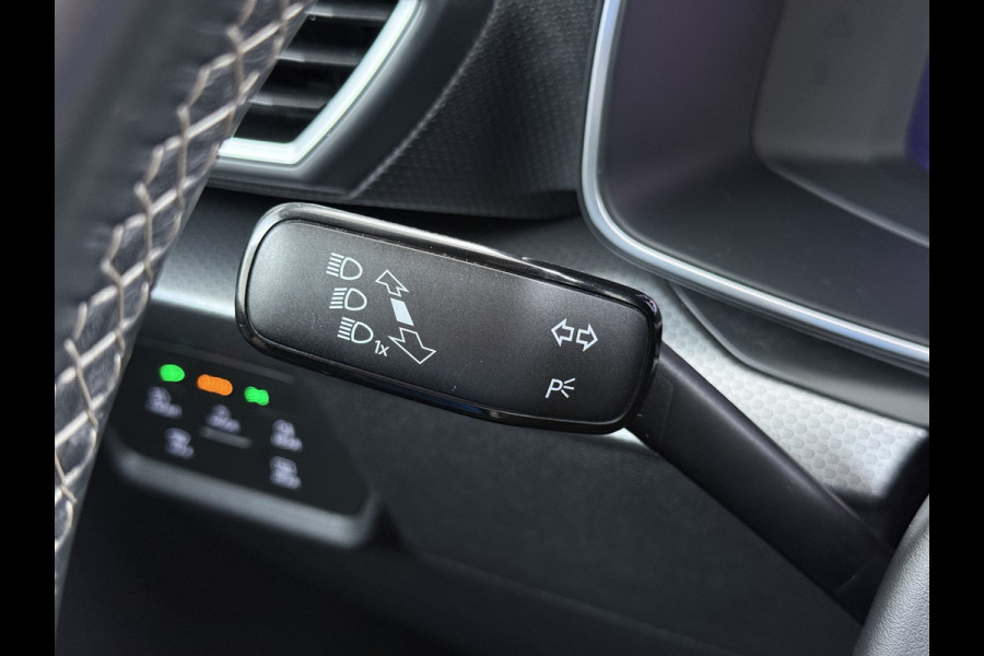 Seat Leon Sportstourer 1.5T 131PK Adap.Cruise Trekhaak Camera Navi Apple Carplay Android Pdc 3-Zone Ecc Style Business Intense Lmv Led Bluetooth Keyless Isofix 1.400KG Trekgewicht Rijstrooksensor 1e Eigenaar Dealeronderhouden Origineel Nederlandse Auto