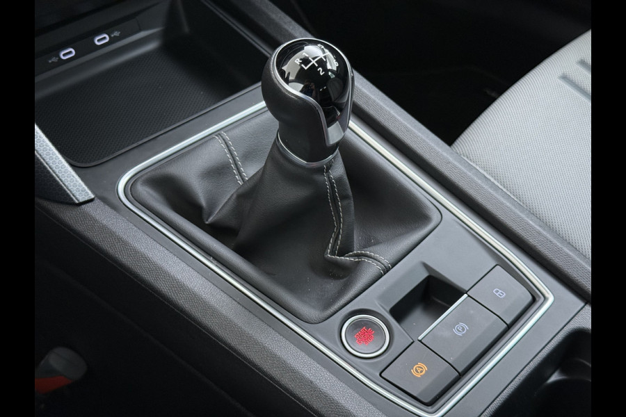 Seat Leon Sportstourer 1.5T 131PK Adap.Cruise Trekhaak Camera Navi Apple Carplay Android Pdc 3-Zone Ecc Style Business Intense Lmv Led Bluetooth Keyless Isofix 1.400KG Trekgewicht Rijstrooksensor 1e Eigenaar Dealeronderhouden Origineel Nederlandse Auto