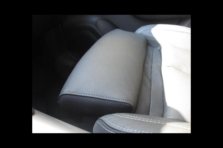 Renault Kadjar 1.3 TCe 140PK Intens | NAVI | CAMERA | 19" LM | DEALER ONDERHOUDEN | STOELVERWARMING | LED | CLIMAT CONTROL |