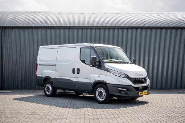 Iveco Daily **35S14 | L1H1 |140PK | 3.5T Trekgewicht | 3-Zits | Airco | Trekhaak**