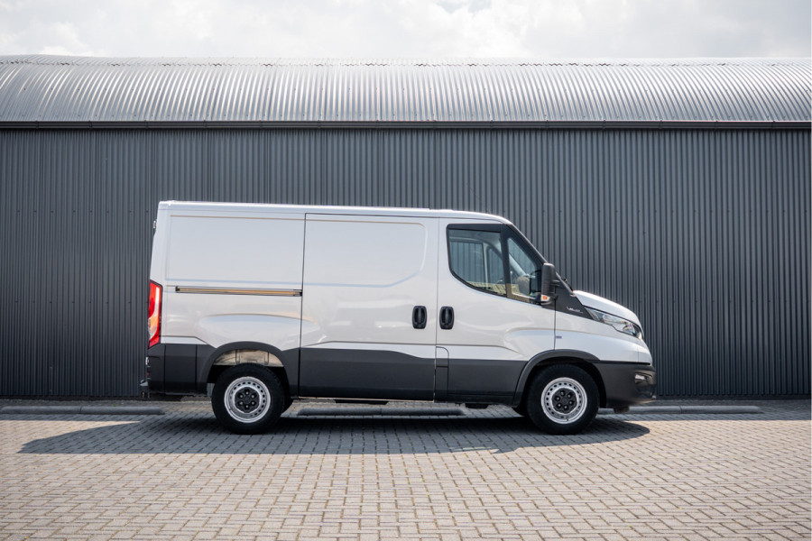 Iveco Daily **35S14 | L1H1 |140PK | 3.5T Trekgewicht | 3-Zits | Airco | Trekhaak**