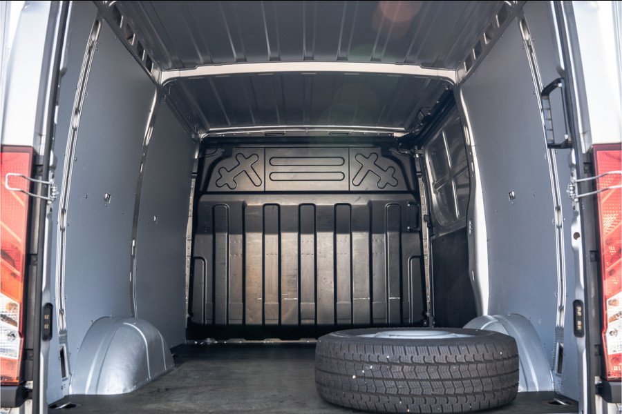 Iveco Daily **35S14 | L1H1 |140PK | 3.5T Trekgewicht | 3-Zits | Airco | Trekhaak**
