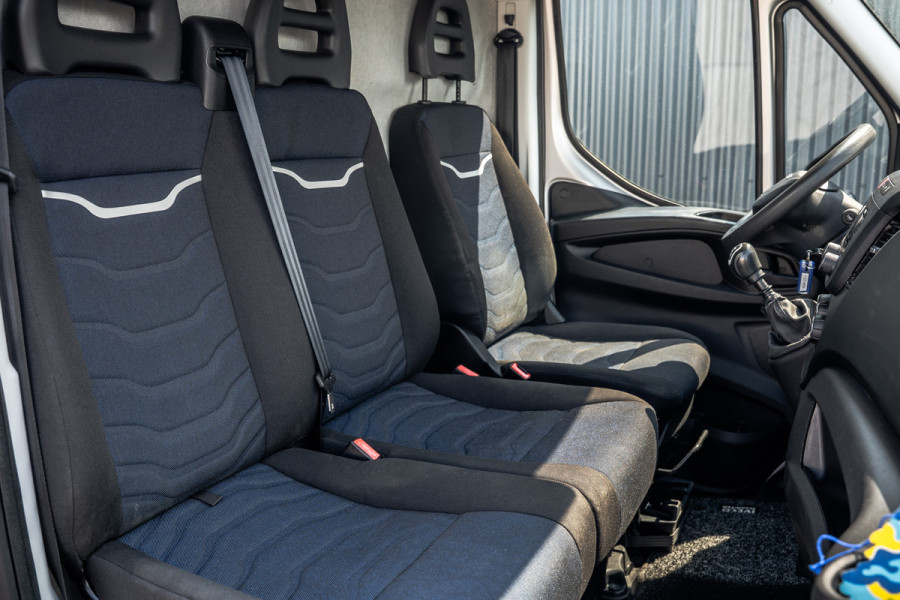 Iveco Daily **35S14 | L1H1 |140PK | 3.5T Trekgewicht | 3-Zits | Airco | Trekhaak**