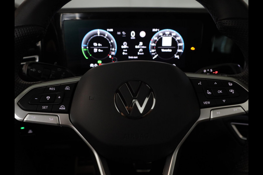 Volkswagen Tiguan 1.5 eHybrid R-Line Edition | Private lease vanaf €931 | 272 pk Automaat (DSG) | Verlengde garantie | Navigatie | Panoramadak | Trekhaak (wegklapbaar) | Achteruitrijcamera | Lederen bekleding | Stoelverwarming/ventilatie | R-Line |