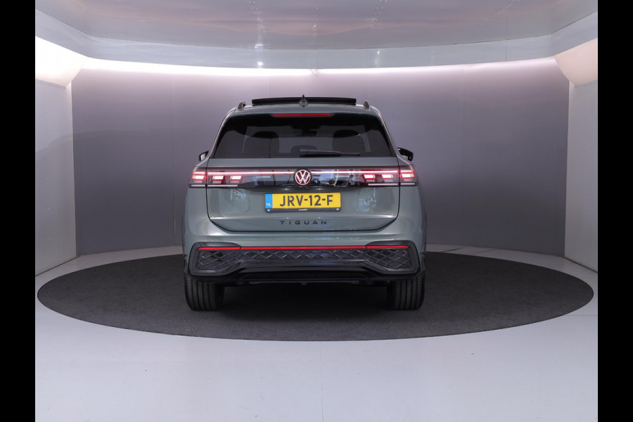 Volkswagen Tiguan 1.5 eHybrid R-Line Edition | Private lease vanaf €931 | 272 pk Automaat (DSG) | Verlengde garantie | Navigatie | Panoramadak | Trekhaak (wegklapbaar) | Achteruitrijcamera | Lederen bekleding | Stoelverwarming/ventilatie | R-Line |
