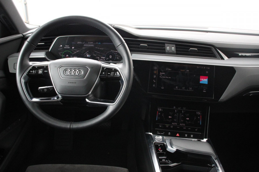 Audi e-tron e-tron 55 quattro advanced Pro Line Plus 408pk! | Navigatie | Climate Control | Electrisch bedienbare achterklep | Camera | Alcantara