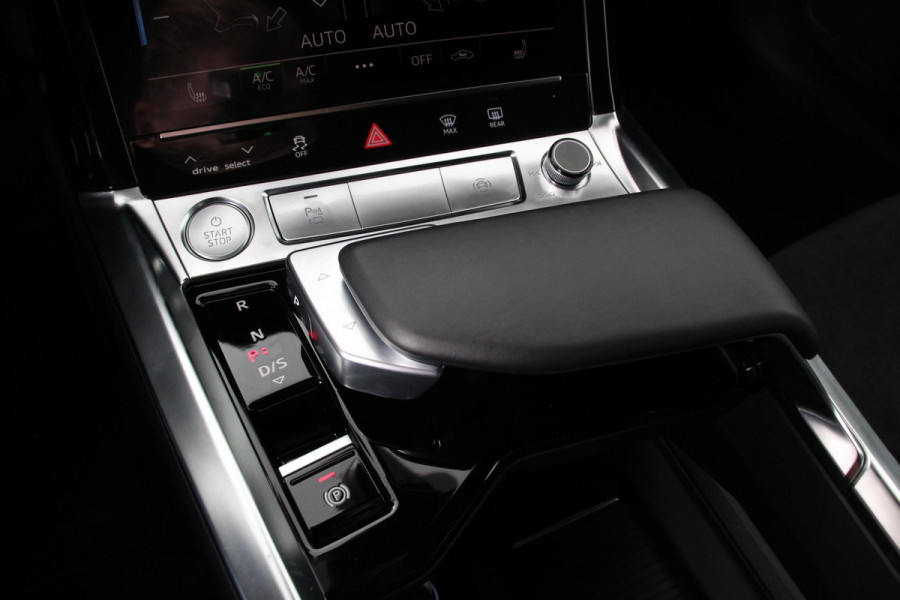 Audi e-tron e-tron 55 quattro advanced Pro Line Plus 408pk! | Navigatie | Climate Control | Electrisch bedienbare achterklep | Camera | Alcantara