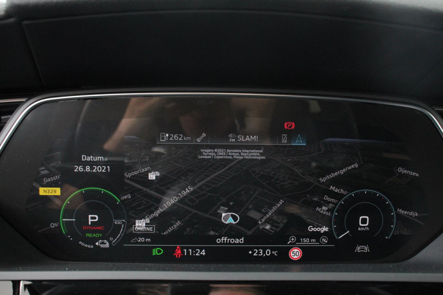 Audi e-tron e-tron 55 quattro advanced Pro Line Plus 408pk! | Navigatie | Climate Control | Electrisch bedienbare achterklep | Camera | Alcantara