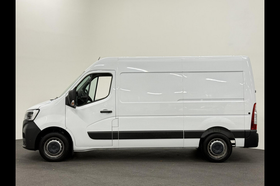 Renault Master T33 2.3 dCi 135 L2H2 BPM VRIJ! Airco Cruise control Parkeersensoren Navigatie Trekhaak