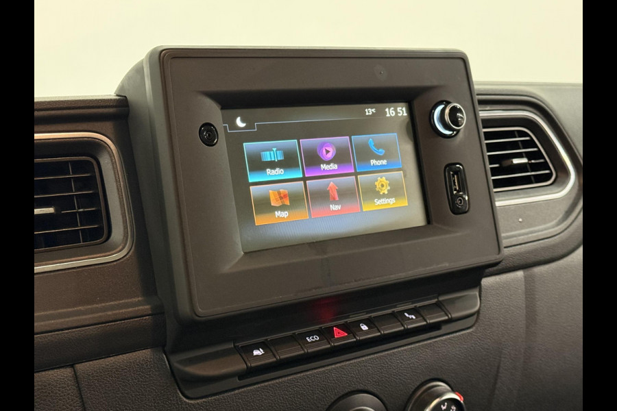 Renault Master T33 2.3 dCi 135 L2H2 BPM VRIJ! Airco Cruise control Parkeersensoren Navigatie Trekhaak