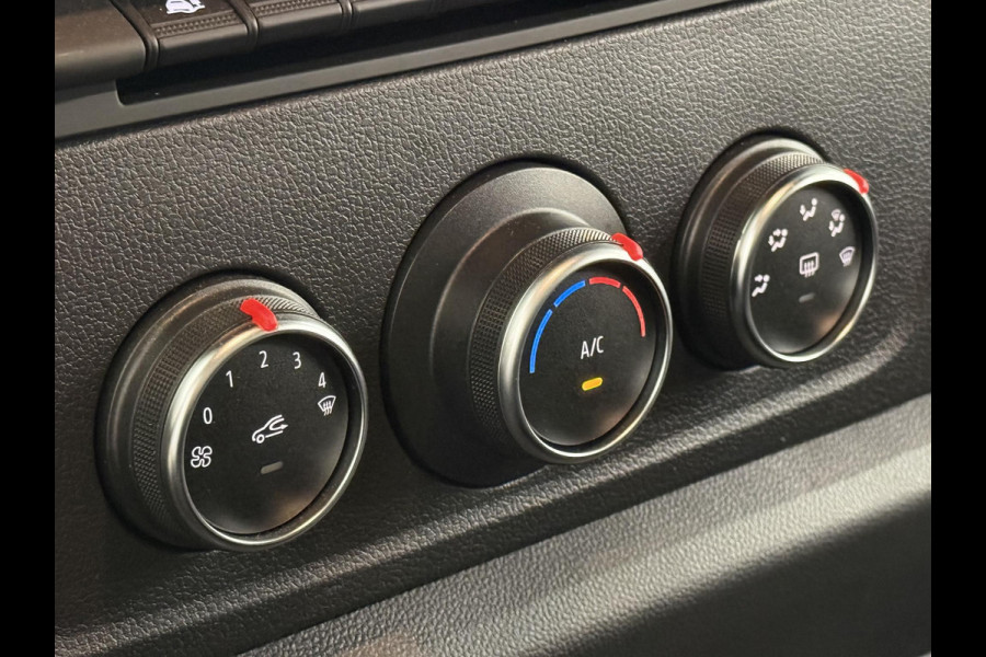 Renault Master T33 2.3 dCi 135 L2H2 BPM VRIJ! Airco Cruise control Parkeersensoren Navigatie Trekhaak