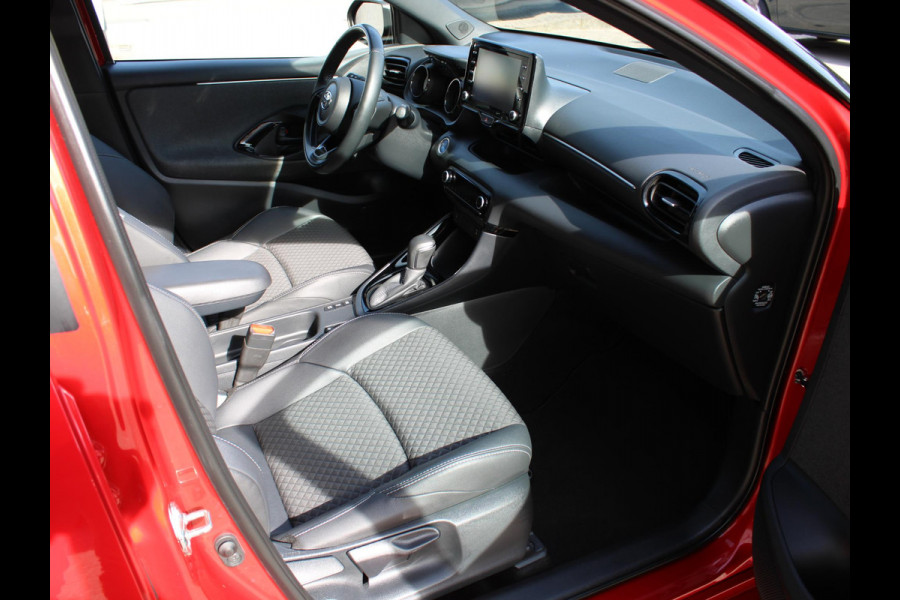 Toyota Yaris 1.5 Hybrid Executive | KEYLESS ENTRY | STOELVERWARMING | APPLE CARPLAY / ANDROID AUTO |