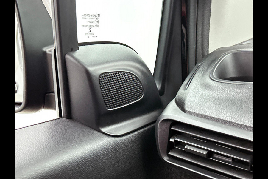 Opel Combo 1.5D L1H1 Edition Airco Carplay Navigatie Cruise Control Parkeersensoren Trekhaak 3 Zits