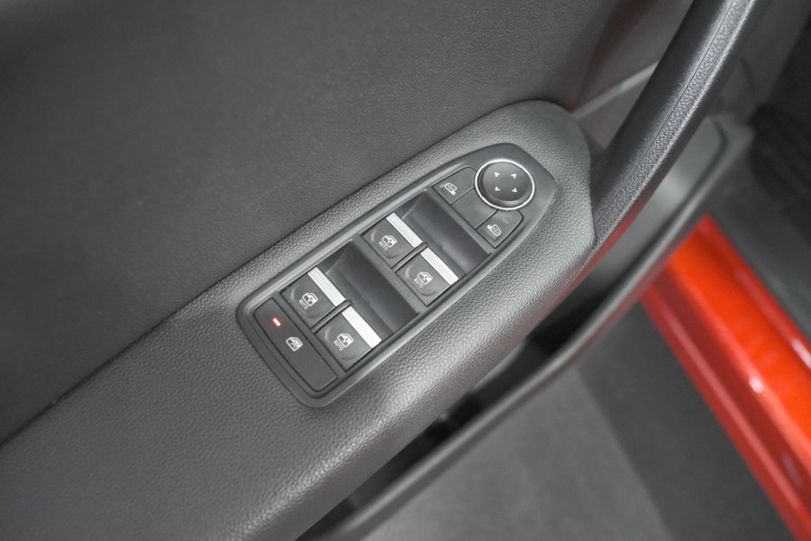 Renault Captur 1.6 E-Tech hybrid 145 SL Rive Gauche | Camera | Parkeersensoren | Navigatie | Apple Carplay