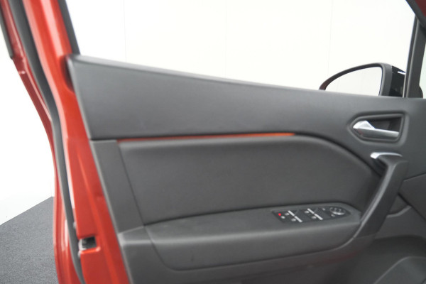 Renault Captur 1.6 E-Tech hybrid 145 SL Rive Gauche | Camera | Parkeersensoren | Navigatie | Apple Carplay