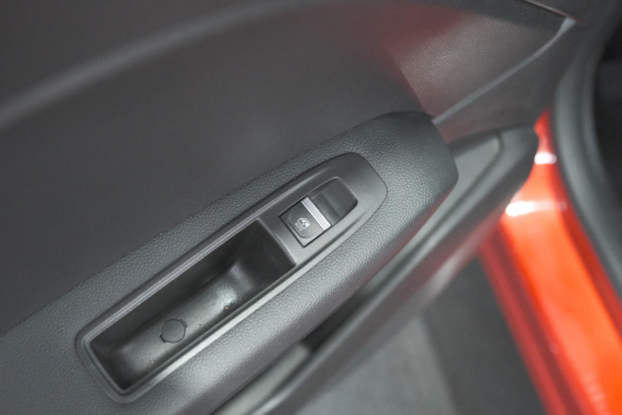 Renault Captur 1.6 E-Tech hybrid 145 SL Rive Gauche | Camera | Parkeersensoren | Navigatie | Apple Carplay