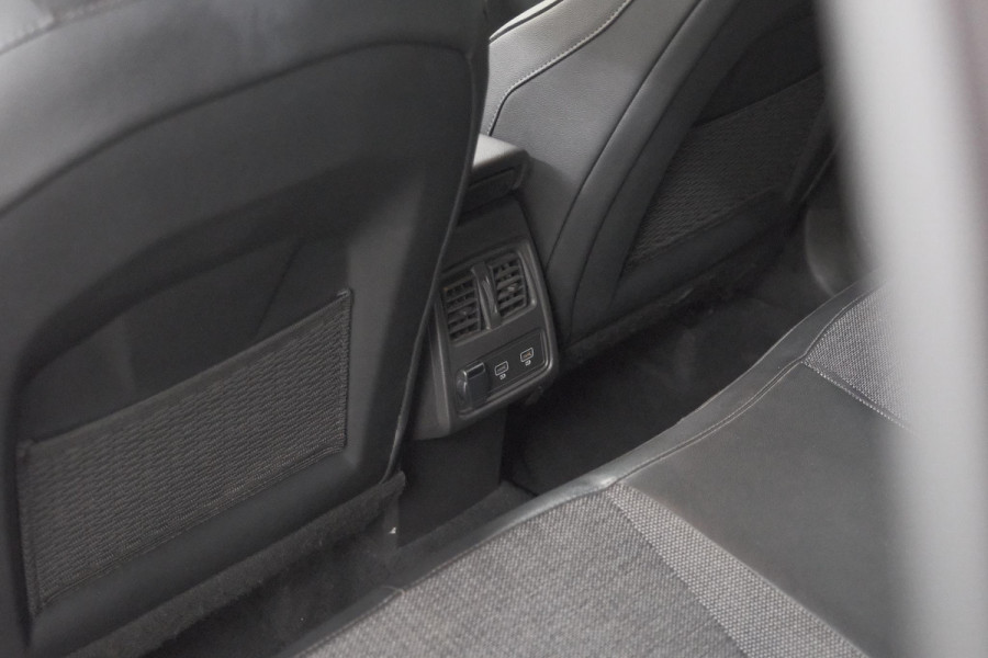 Renault Captur 1.6 E-Tech hybrid 145 SL Rive Gauche | Camera | Parkeersensoren | Navigatie | Apple Carplay