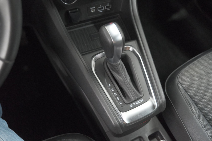 Renault Captur 1.6 E-Tech hybrid 145 SL Rive Gauche | Camera | Parkeersensoren | Navigatie | Apple Carplay