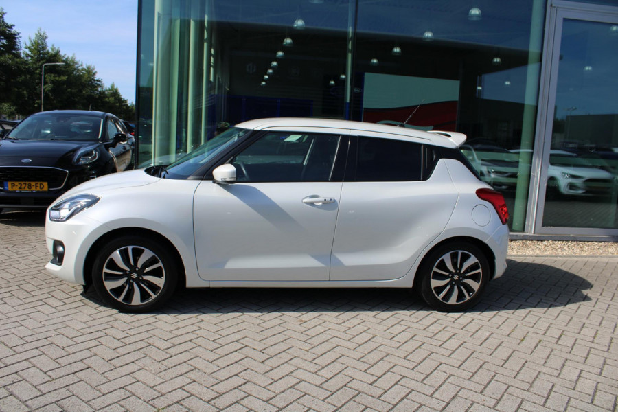 Suzuki Swift 1.2 Stijl Smart Hybrid | Trekhaak | Adaptive Cruise Control | Stoelverwarming | Climate Control | Camera | Lichtmetalen Velgen | Winterset |