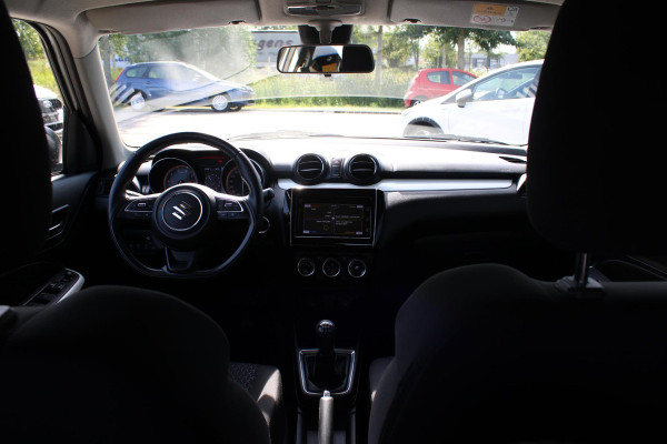 Suzuki Swift 1.2 Stijl Smart Hybrid | Trekhaak | Adaptive Cruise Control | Stoelverwarming | Climate Control | Camera | Lichtmetalen Velgen | Winterset |