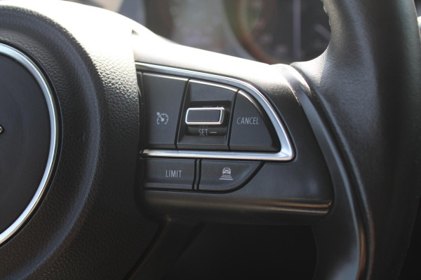 Suzuki Swift 1.2 Stijl Smart Hybrid | Trekhaak | Adaptive Cruise Control | Stoelverwarming | Climate Control | Camera | Lichtmetalen Velgen | Winterset |