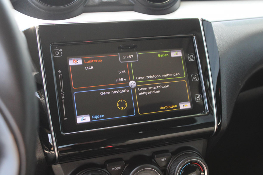 Suzuki Swift 1.2 Stijl Smart Hybrid | Trekhaak | Adaptive Cruise Control | Stoelverwarming | Climate Control | Camera | Lichtmetalen Velgen | Winterset |