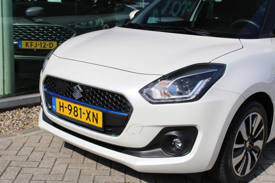 Suzuki Swift 1.2 Stijl Smart Hybrid | Trekhaak | Adaptive Cruise Control | Stoelverwarming | Climate Control | Camera | Lichtmetalen Velgen | Winterset |