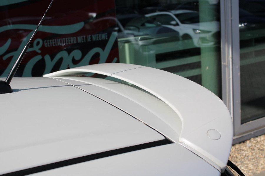 Suzuki Swift 1.2 Stijl Smart Hybrid | Trekhaak | Adaptive Cruise Control | Stoelverwarming | Climate Control | Camera | Lichtmetalen Velgen | Winterset |