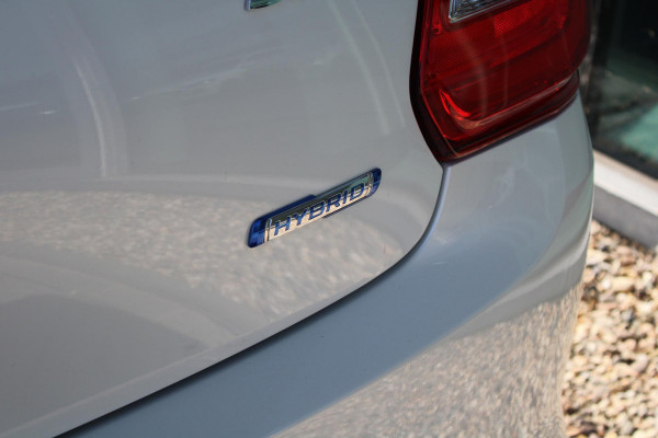Suzuki Swift 1.2 Stijl Smart Hybrid | Trekhaak | Adaptive Cruise Control | Stoelverwarming | Climate Control | Camera | Lichtmetalen Velgen | Winterset |
