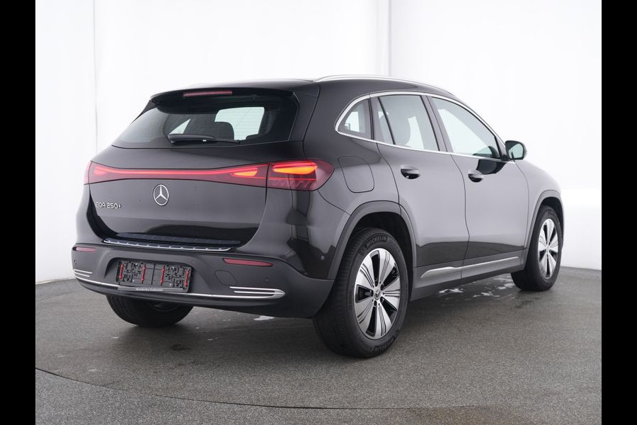Mercedes-Benz EQA 250+ Business Line 71 kWh Ledkoplampen | Parkeerpakket met 360°-camera | Stoelverwarming | EASY-PACK achterklep. Inclusief 24 maanden MB Certified garantie voor Europa.
