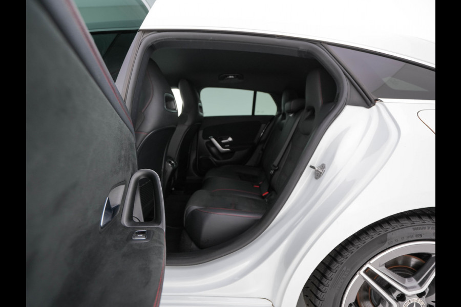 Mercedes-Benz CLA-Klasse Shooting Brake 200 AMG-Styling Business Solution (INCL-BTW) Aut. *LEATHER-MICROFIBRE | FULL-LED | HEATED-SPORTSEATS | DIGI-COCKPIT | DAB+ | NAVI-FULLMAP | CAMERA | PRIVACYGLASS | SHIFTPADDLES | 18''ALU*