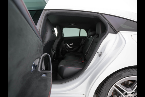Mercedes-Benz CLA-Klasse Shooting Brake 200 AMG-Styling Business Solution (INCL-BTW) Aut. *LEATHER-MICROFIBRE | FULL-LED | HEATED-SPORTSEATS | DIGI-COCKPIT | DAB+ | NAVI-FULLMAP | CAMERA | PRIVACYGLASS | SHIFTPADDLES | 18''ALU*
